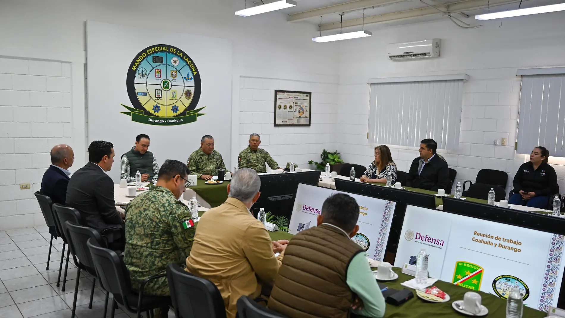 Asiste Homero Martínez a reunión del Mando Especial de La Laguna